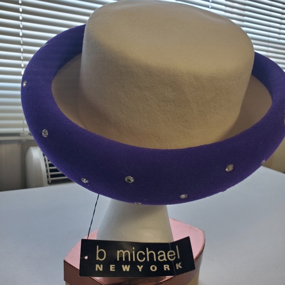 Hat - Picture 3 of 4